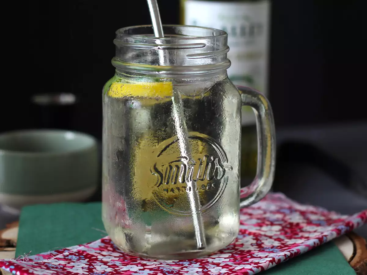 Mürver çiçeği şuruplu Hugo Spritz, taze ve tatlı bir kokteyl - fotoğraf 3