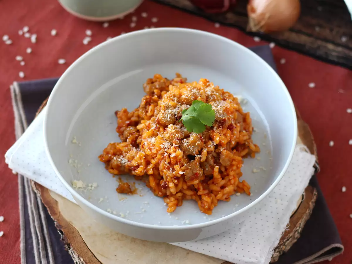 ’Nduja ve sosisli risotto: yoğun aromalı bir İtalyan başlangıç yemeği - fotoğraf 4
