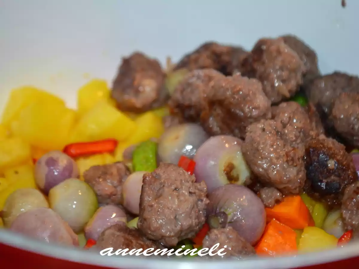 NEFİS KÖFTELİ SULU PATATES YEMEĞİ - fotoğraf 2