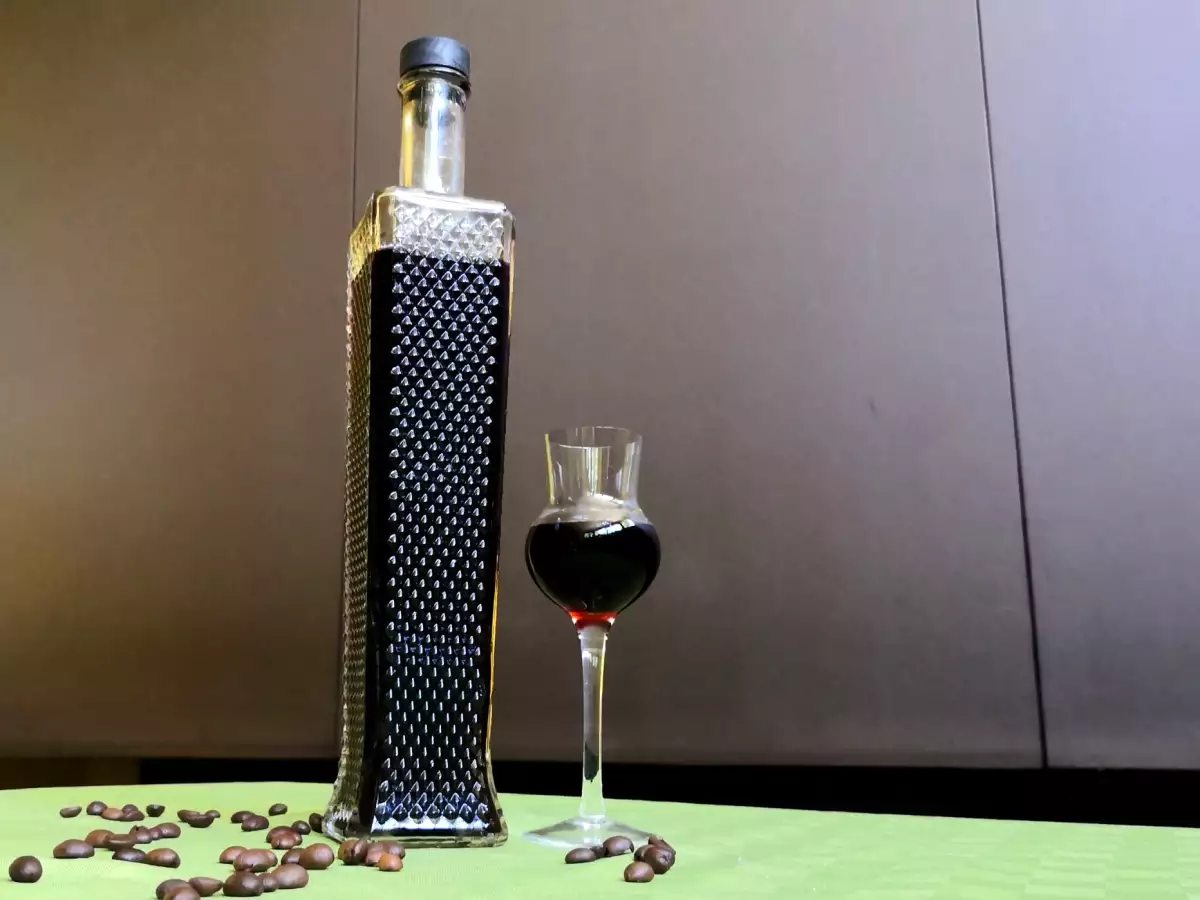 Nocino tarifi: Evde yapmak için gerekli malzemeler - fotoğraf 4