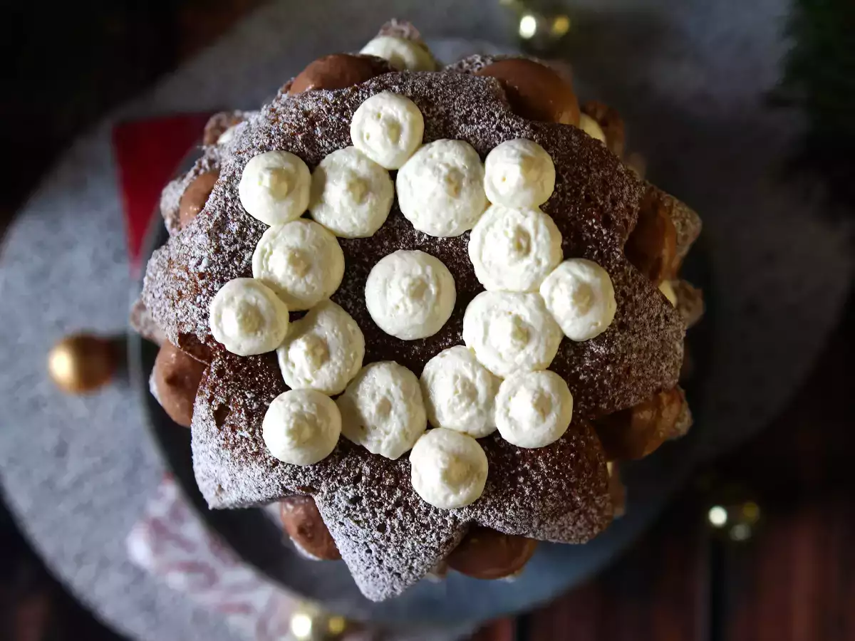 Noel ağacı şeklinde Nutella kreması ve vanilyalı krema ile doldurulmuş Pandoro böreği - fotoğraf 3