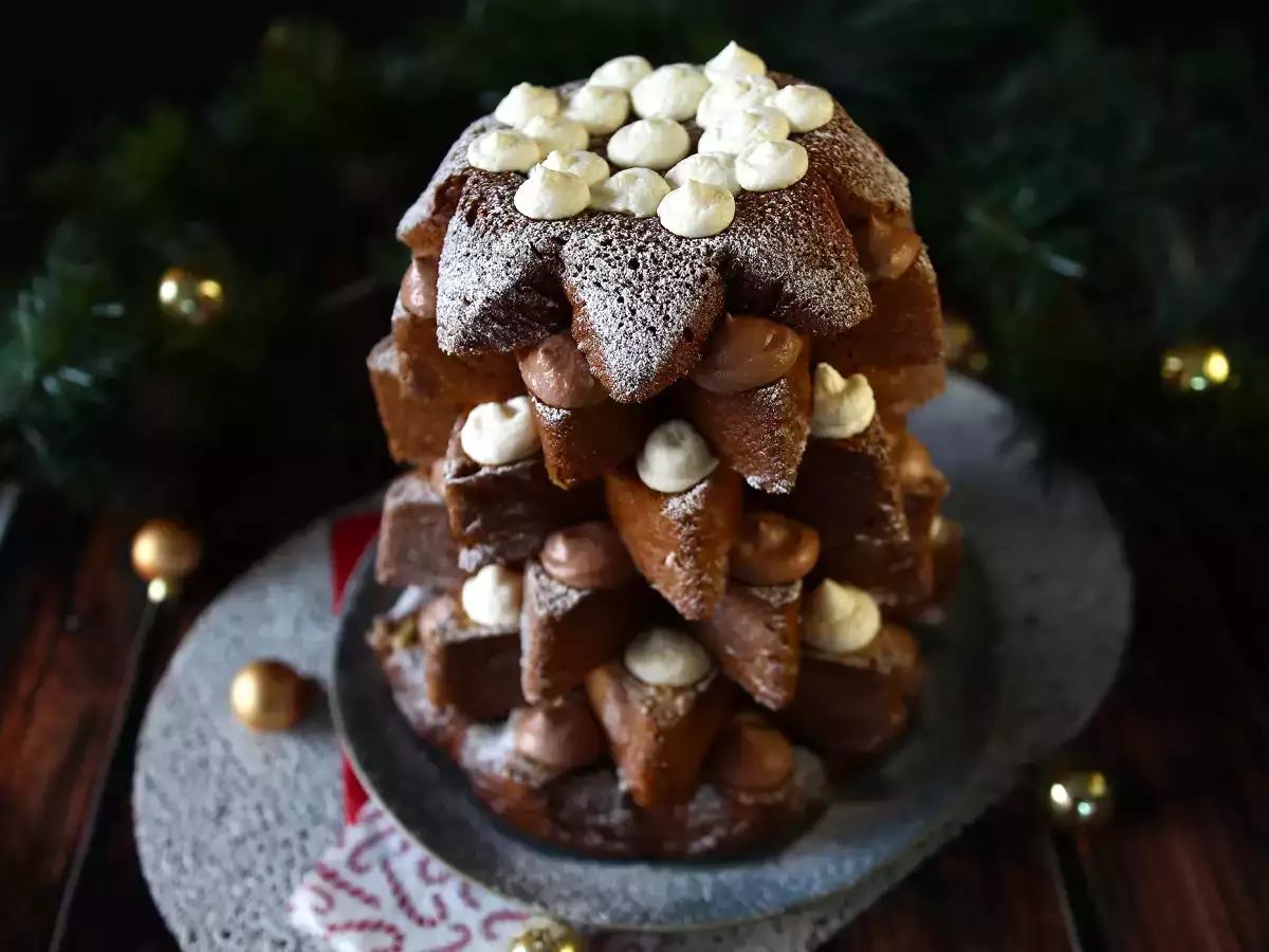 Noel ağacı şeklinde Nutella kreması ve vanilyalı krema ile doldurulmuş Pandoro böreği - fotoğraf 5