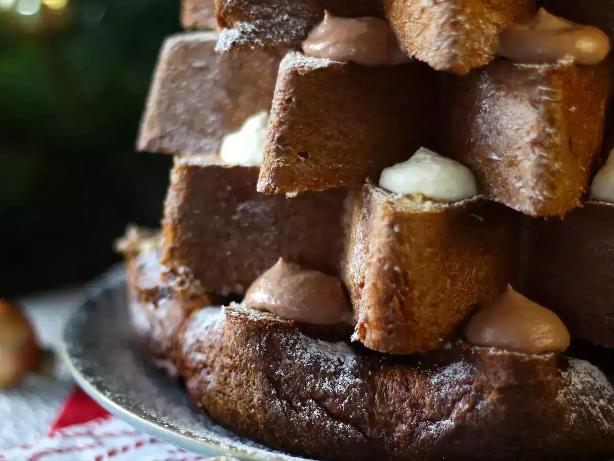 Noel ağacı şeklinde Nutella kreması ve vanilyalı krema ile doldurulmuş Pandoro böreği - fotoğraf 6