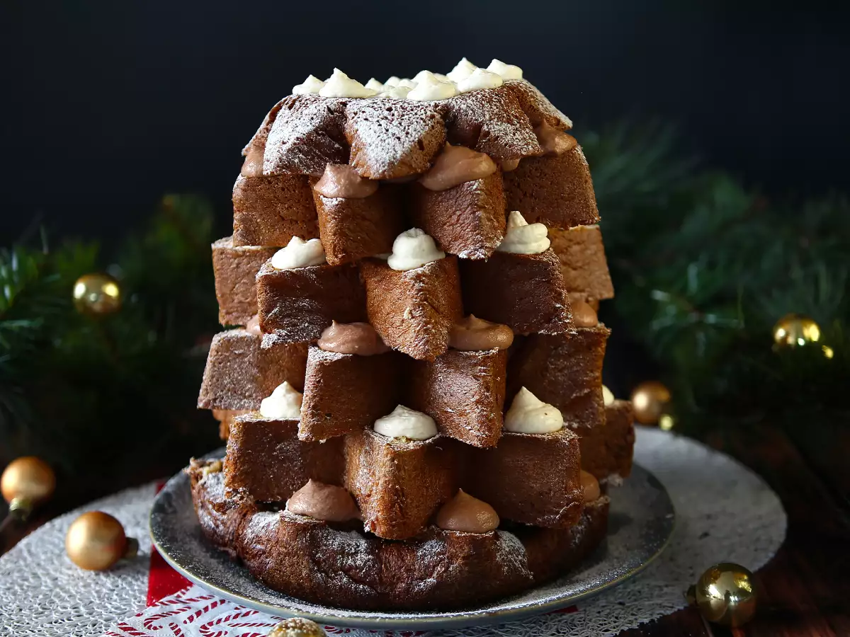 Noel Ağacı Şeklinde Nutella ve Vanilya Kremalı Pandoro