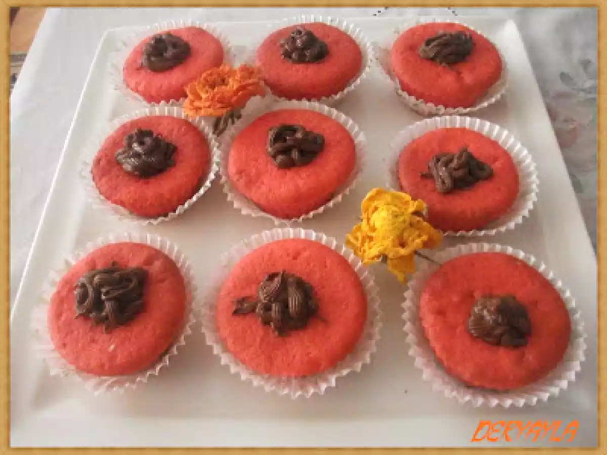 Nutellalı Pembiş Muffinler