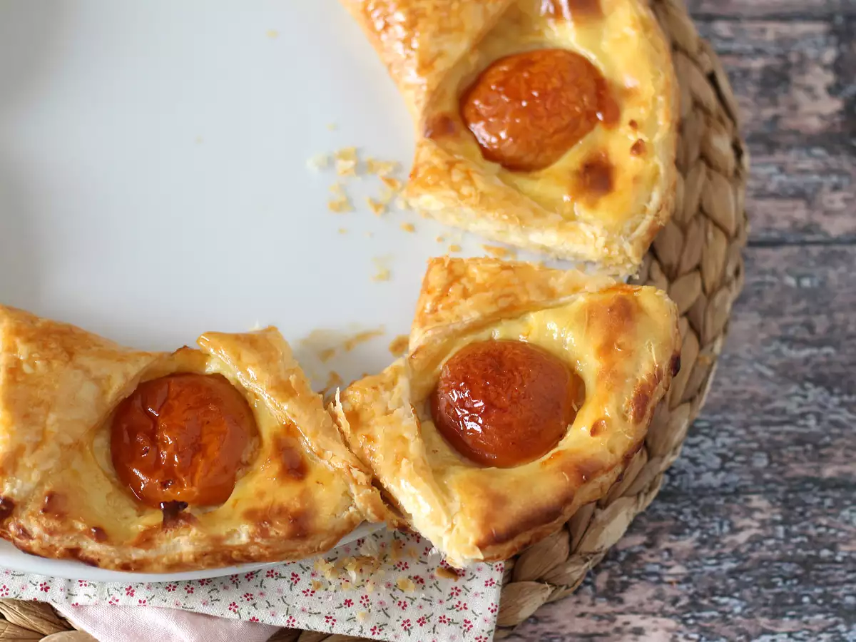 Oranais Tartı – Milföy Hamuru, Pastacı Kreması ve Kayısı - fotoğraf 4