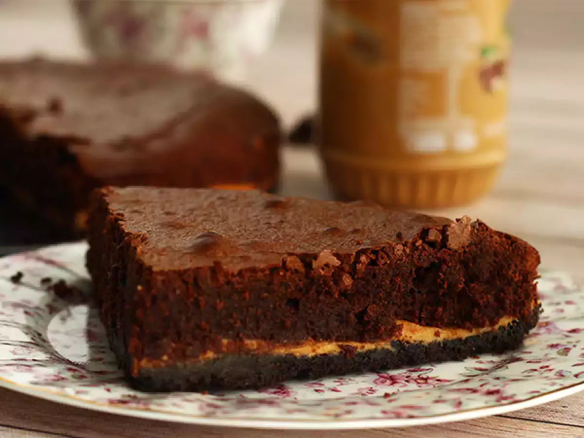 Oreo Bisküvili ve Fıstık Ezmeli Brownie Tarifi - fotoğraf 3