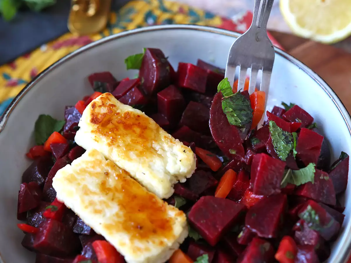 Pancar salatası ve ızgara halloumi - fotoğraf 2