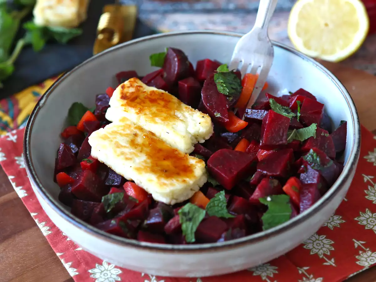 Pancar salatası ve ızgara halloumi - fotoğraf 4