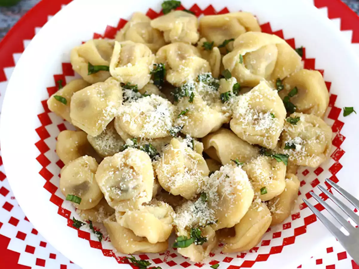 Parmesan, jambon ve fesleğenli tortellini - fotoğraf 2