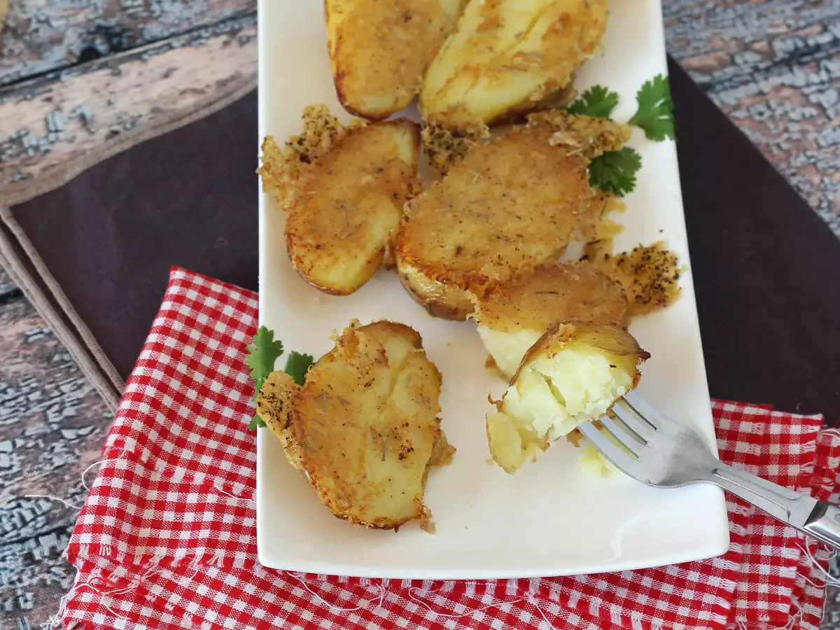 Parmesanlı patates: içi yumuşak, dışı çıtır!