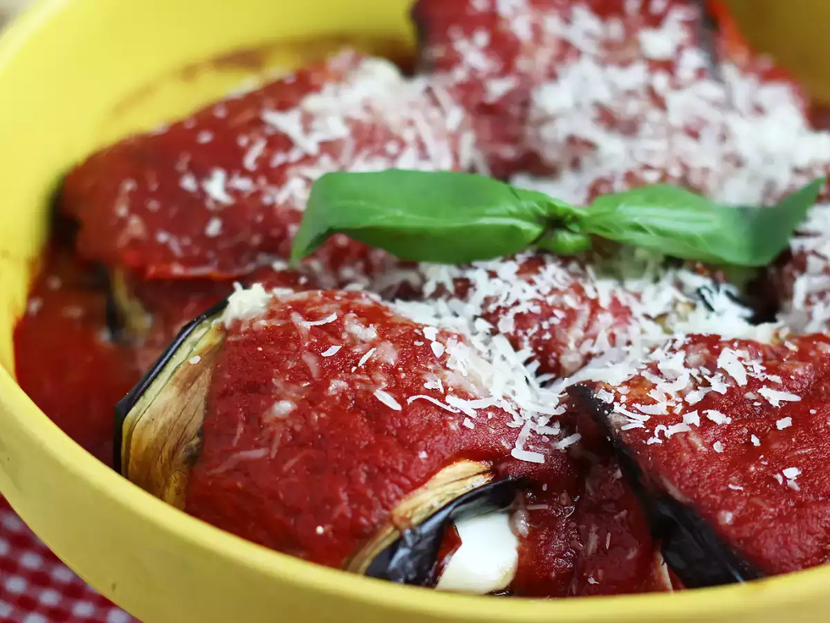 Parmigiana usulü patlıcan ruloları - fotoğraf 4