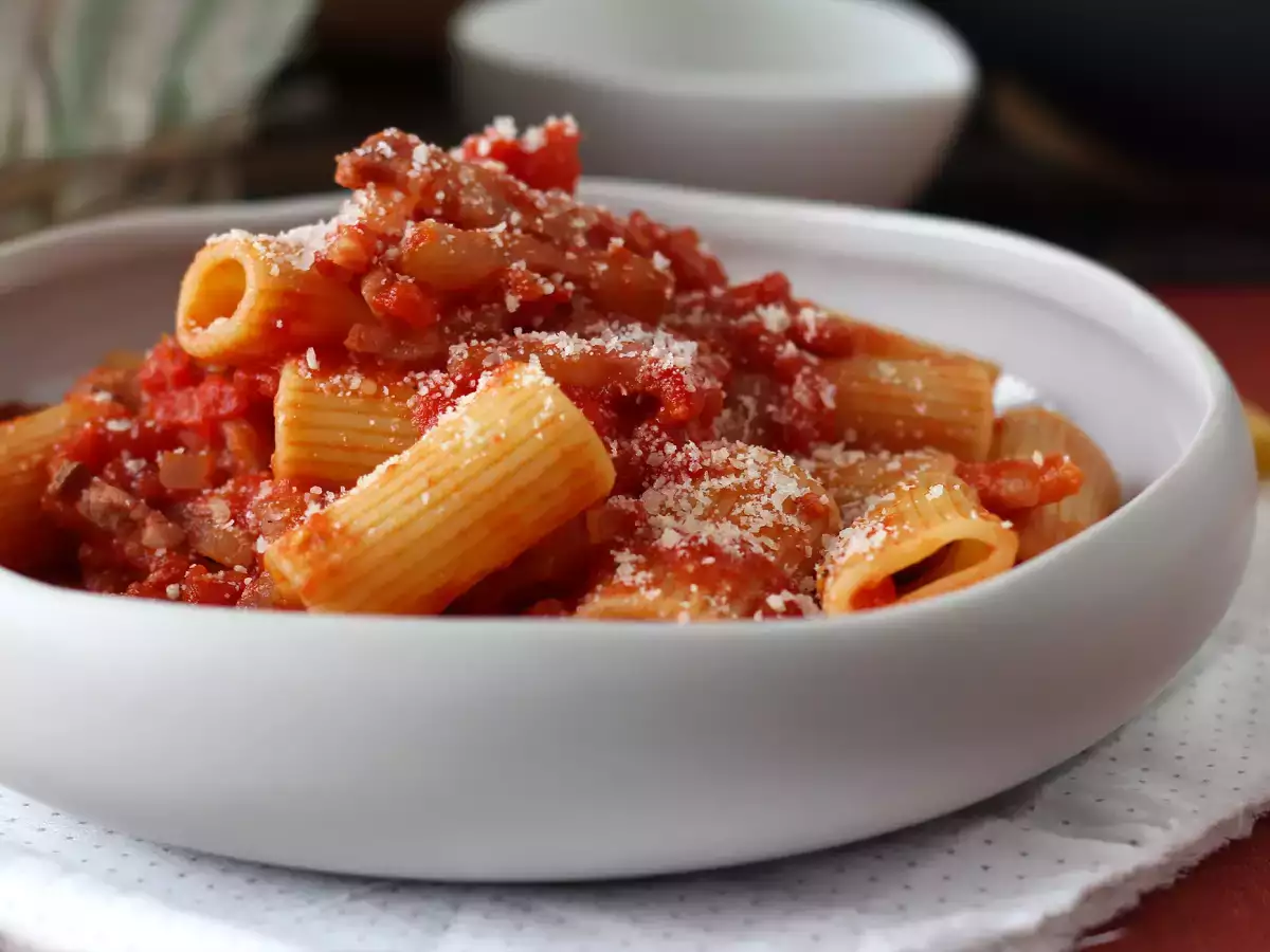 Pasta all'amatriciana, adım adım açıklanan geleneksel tarif - fotoğraf 2