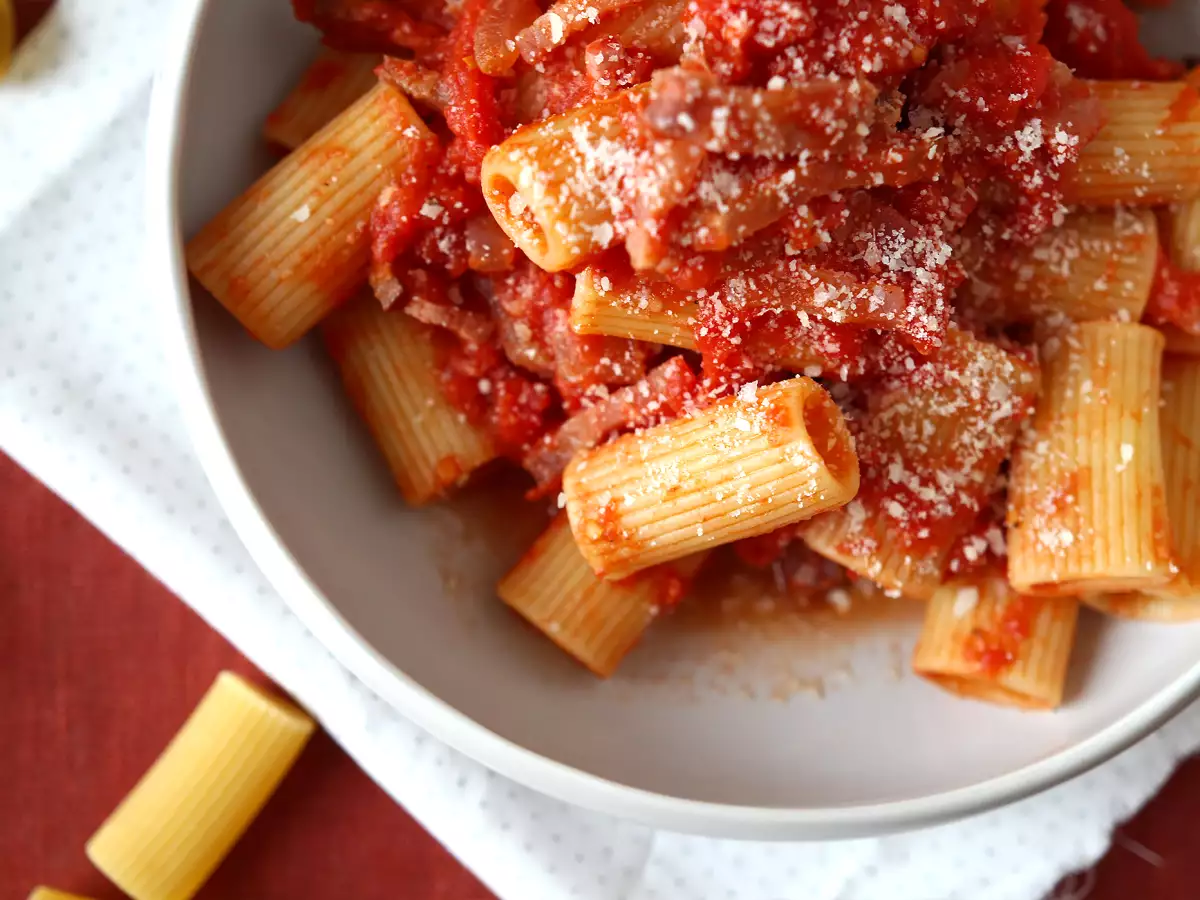 Pasta all'amatriciana, adım adım açıklanan geleneksel tarif - fotoğraf 4