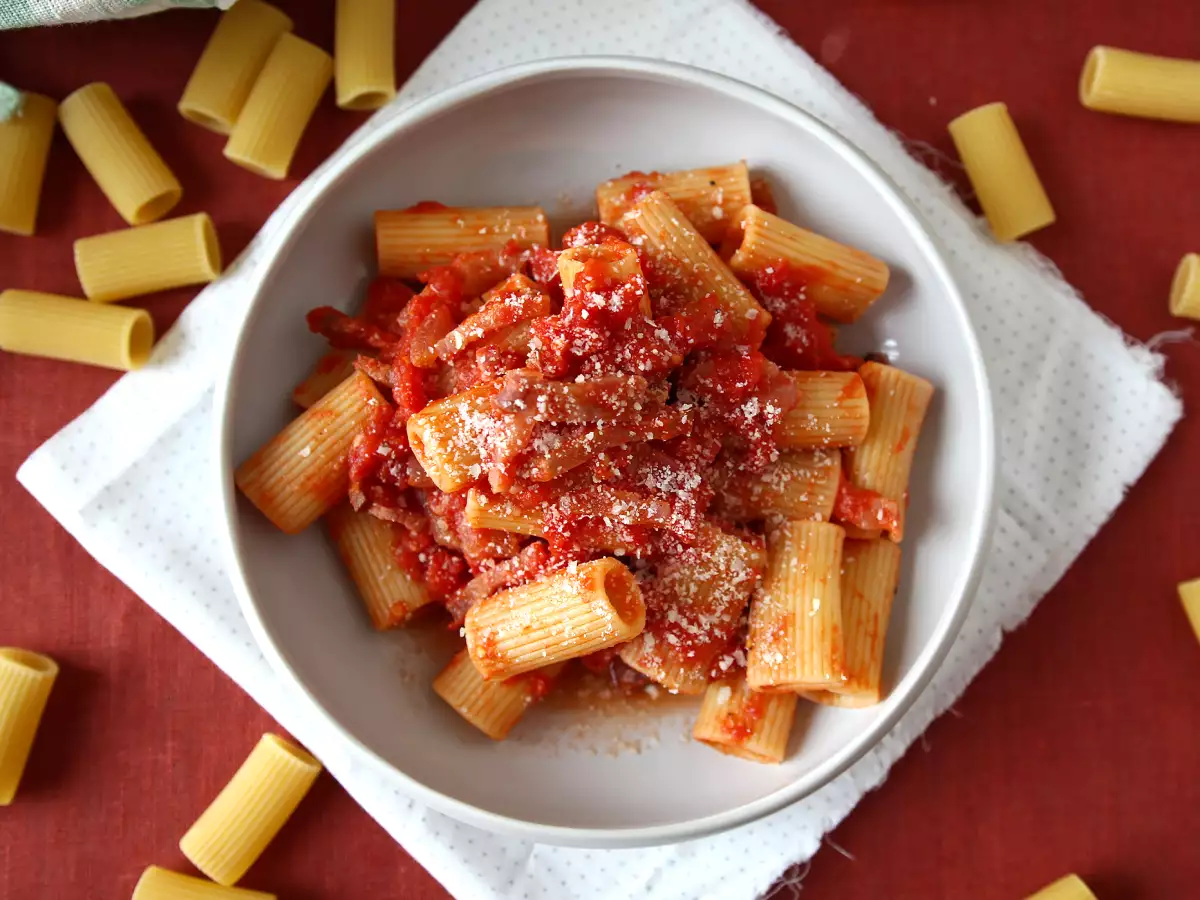 Pasta all'amatriciana, adım adım açıklanan geleneksel tarif - fotoğraf 5