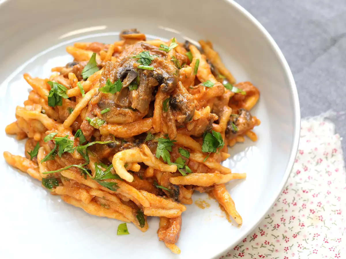 Pasta alla boscaiola, sonbahar ve kış için ideal ilk yemek - fotoğraf 2