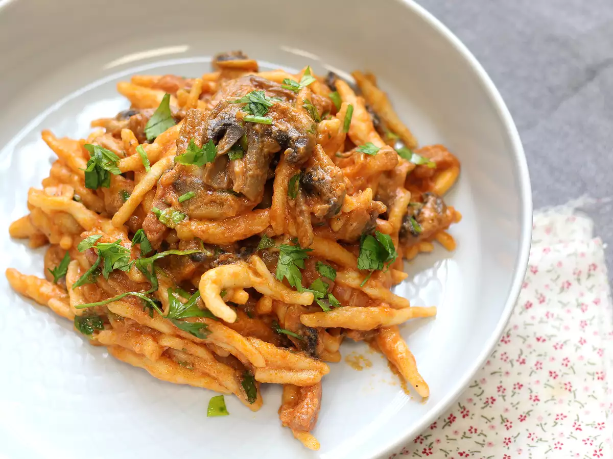 Pasta alla boscaiola: sonbahar ve kış için ideal makarna tarifi - fotoğraf 2