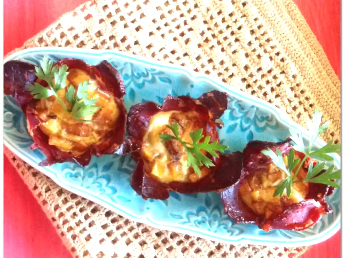 Pastırma Çanağında Patatesli Yumurta