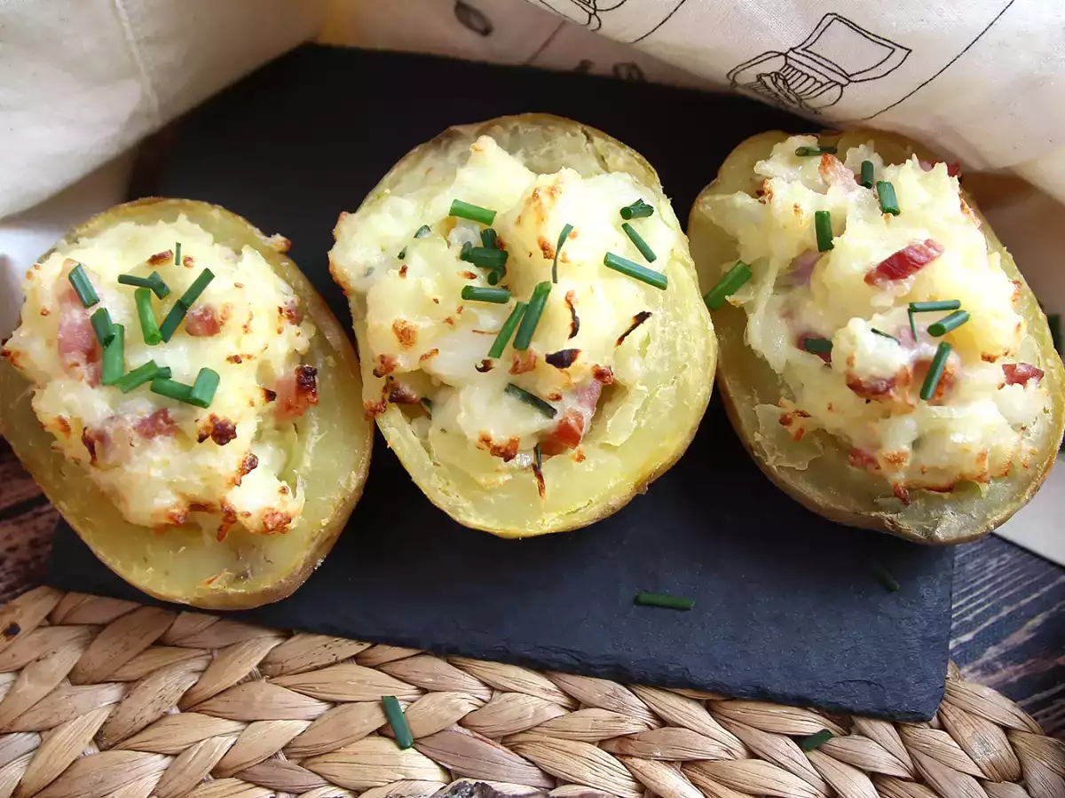 Pastırma ve peynirle doldurulmuş fırında patates - fotoğraf 5