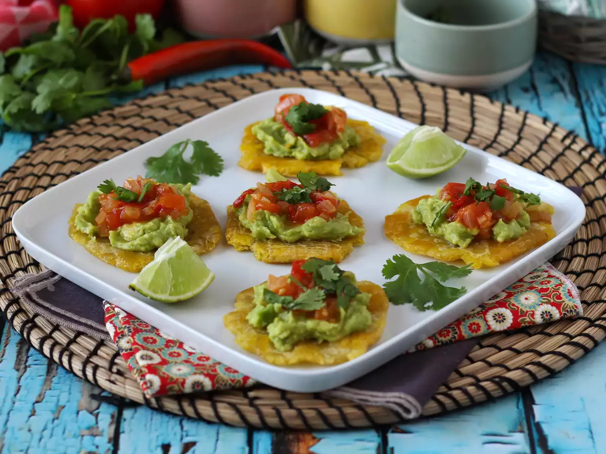 Patacones: Guacamole ve Domatesle Servis Edilen Kolombiya Usulü Muz Tostları - fotoğraf 2