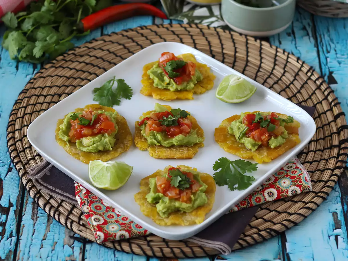Patacones: Guacamole ve Domatesle Servis Edilen Kolombiya Usulü Muz Tostları - fotoğraf 4