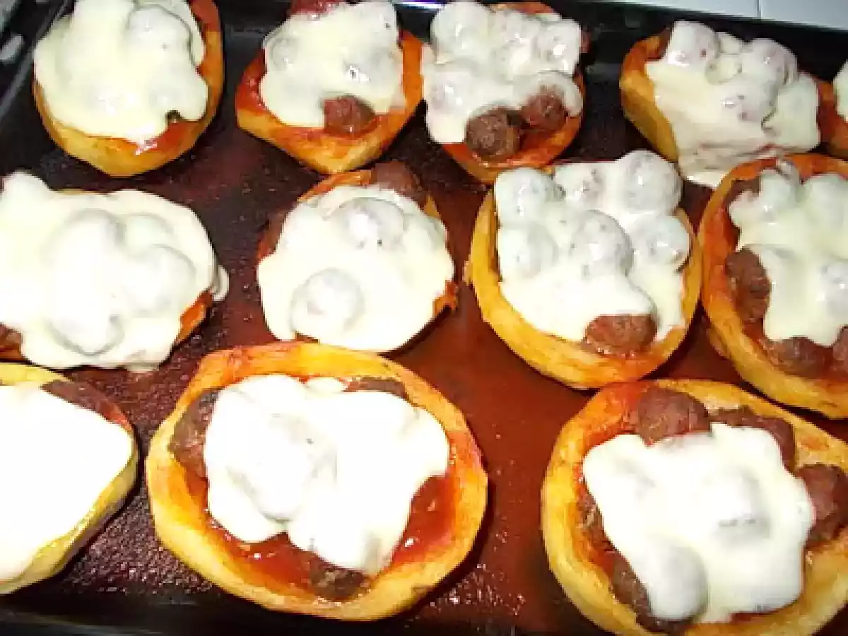 PATATES YATAĞINDA MİSKET KÖFTE VE BEZELYELİ PİLAV