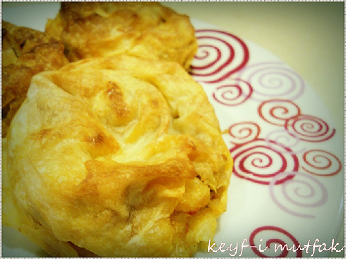 PATATESLİ GÜL BÖREK