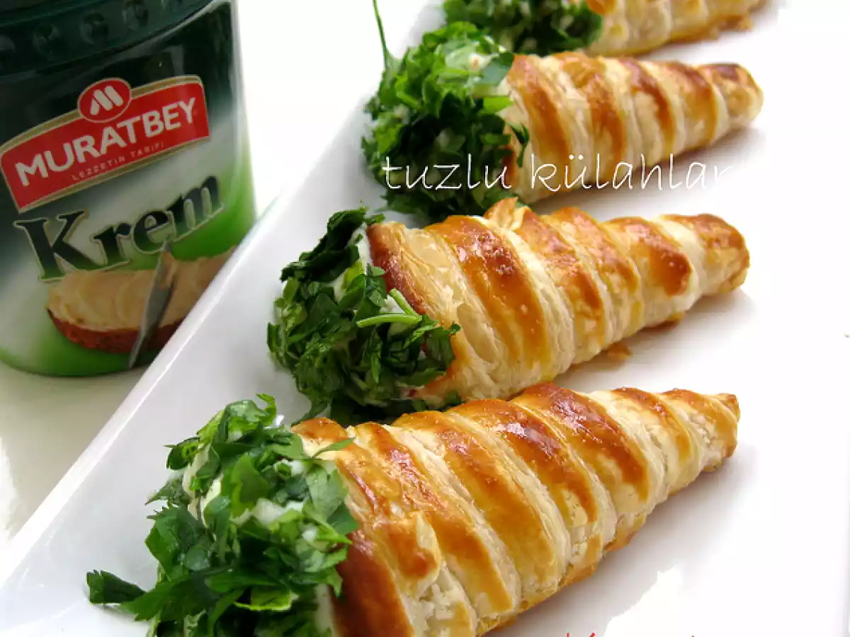 PATATESLİ, PEYNİRLİ MİLFÖY KÜLAHLAR