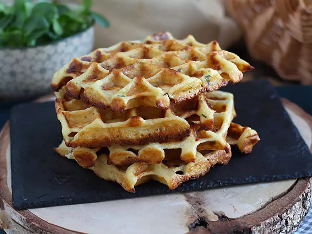 Patatesli Waffle – Füme Somonlu ve Taze Peynirli Waffle Sandviç - fotoğraf 6
