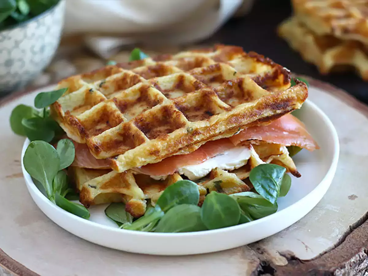 Patatesli waffle - Somon füme ve fromage frais ile waffle sandviç