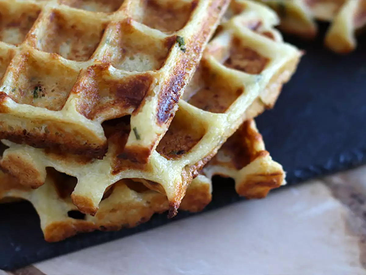 Patatesli waffle - Somon füme ve fromage frais ile waffle sandviç - fotoğraf 4