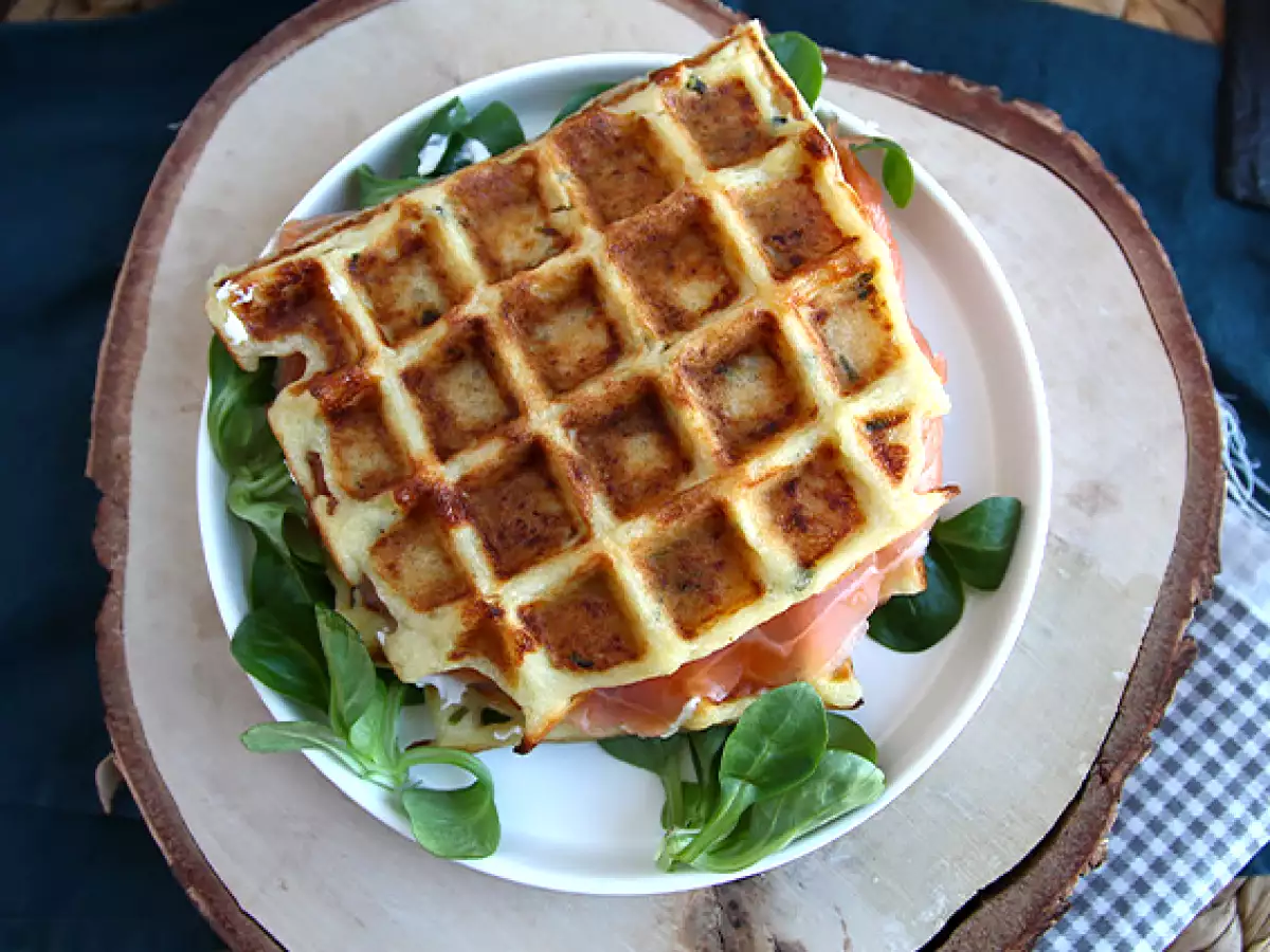 Patatesli waffle - Somon füme ve fromage frais ile waffle sandviç - fotoğraf 5