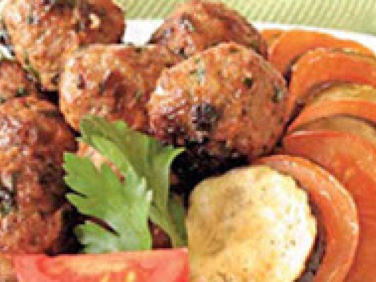 Patlıcan ve domates dizmeli köfte