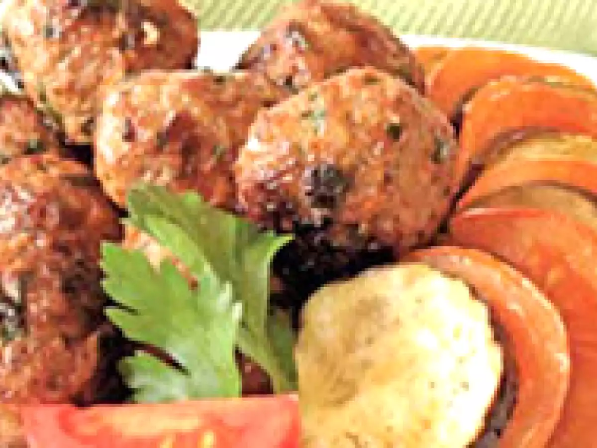 Patlıcan ve domates dizmeli köfte