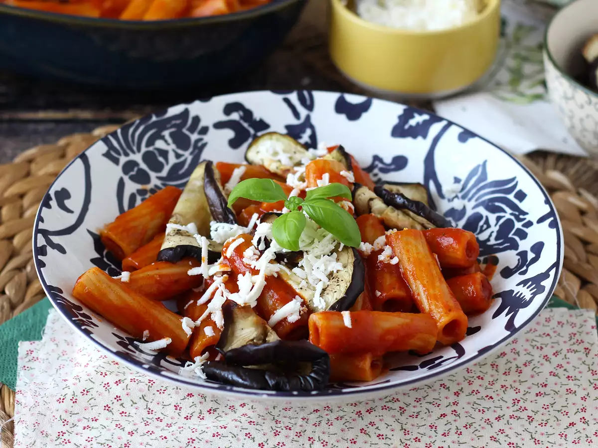 Patlıcanlı Sicilya Usulü Makarna: Kolay ve Hafif Pasta alla Norma