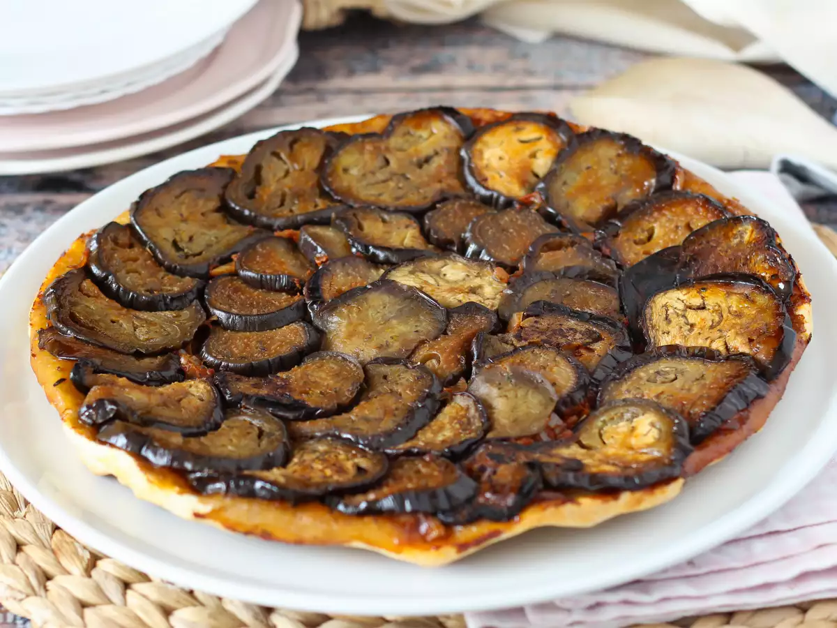 Patlıcanlı Tarte Tatin: Bayılacağınız Tuzlu Tart Tarifi!