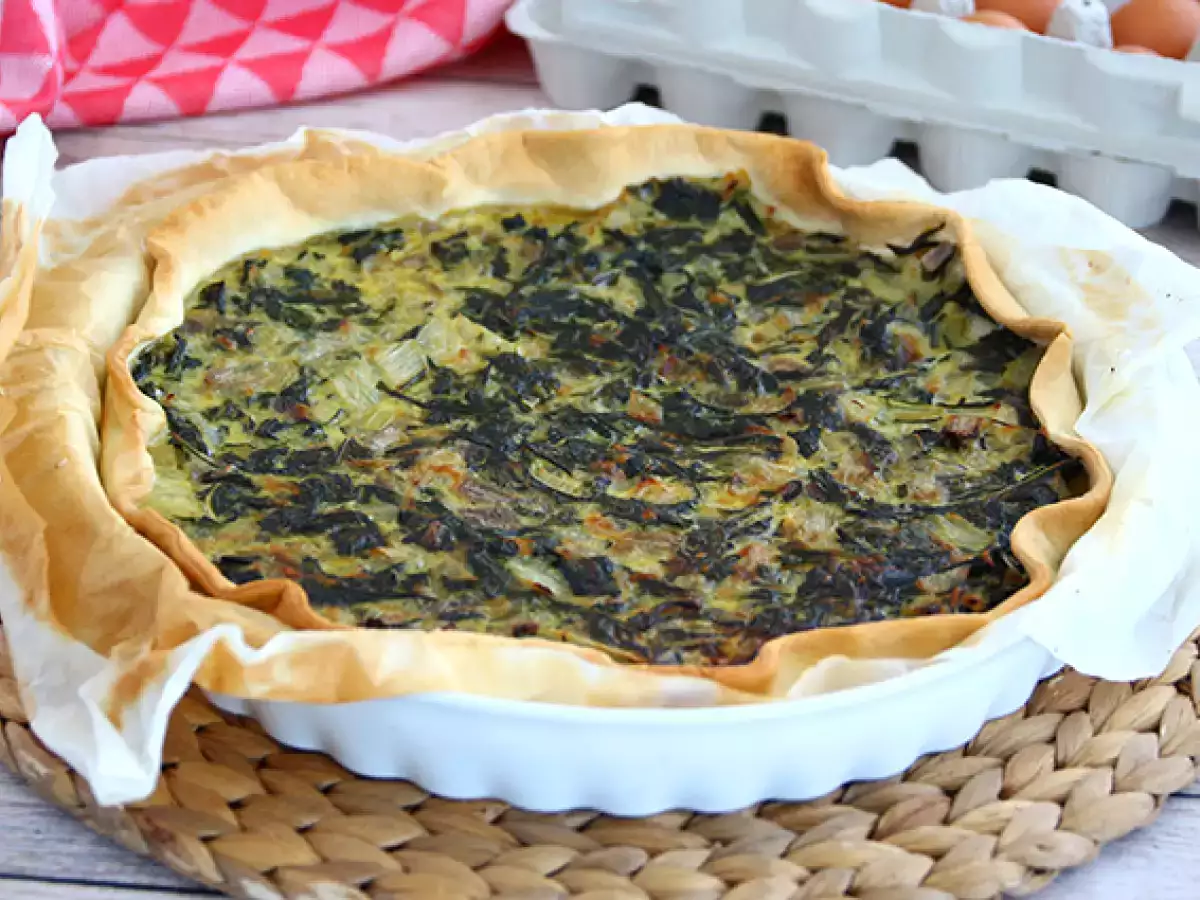 Pazılı ve rendelenmiş peynirli tart
