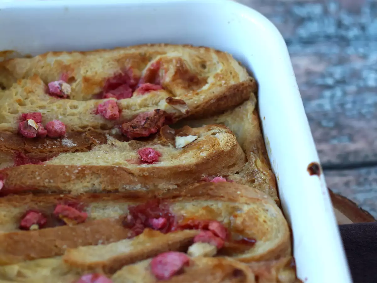 Pembe pralinli fırında yumurtalı ekmek: nefis bir tarif - fotoğraf 3
