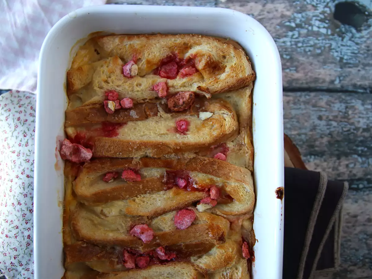 Pembe pralinli fırında yumurtalı ekmek: nefis bir tarif - fotoğraf 4