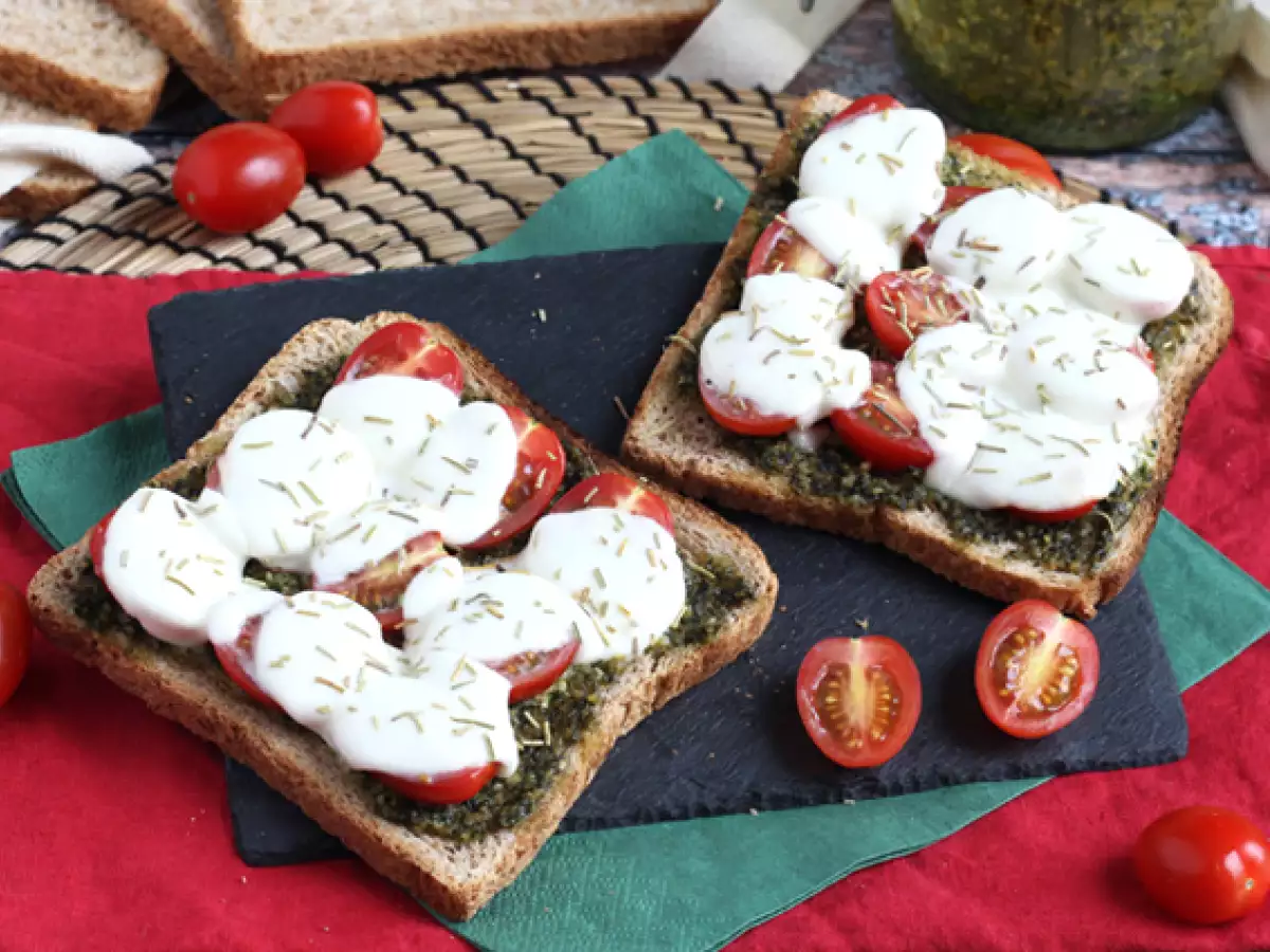 Pesto, Kiraz Domates ve Mozzarellalı Bruschetta