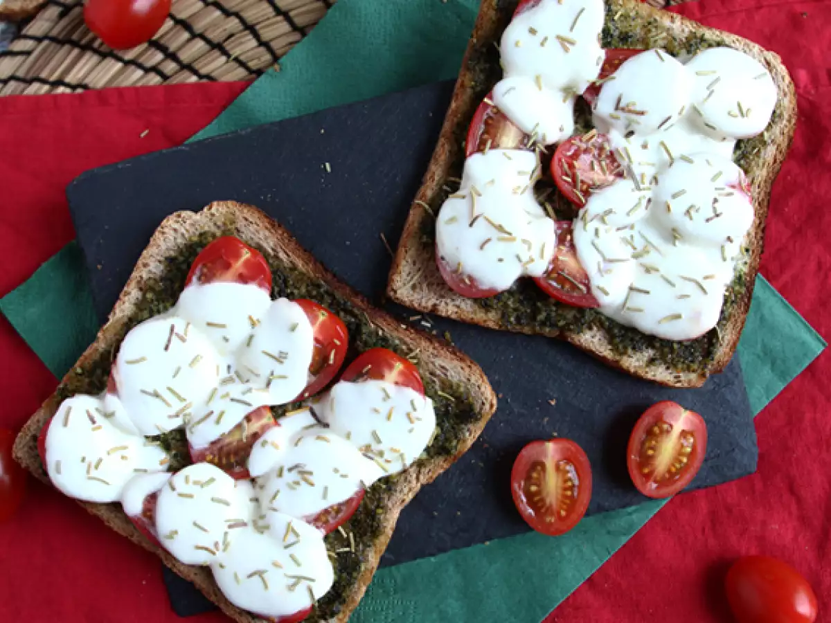 Pesto, Kiraz Domates ve Mozzarellalı Bruschetta - fotoğraf 3