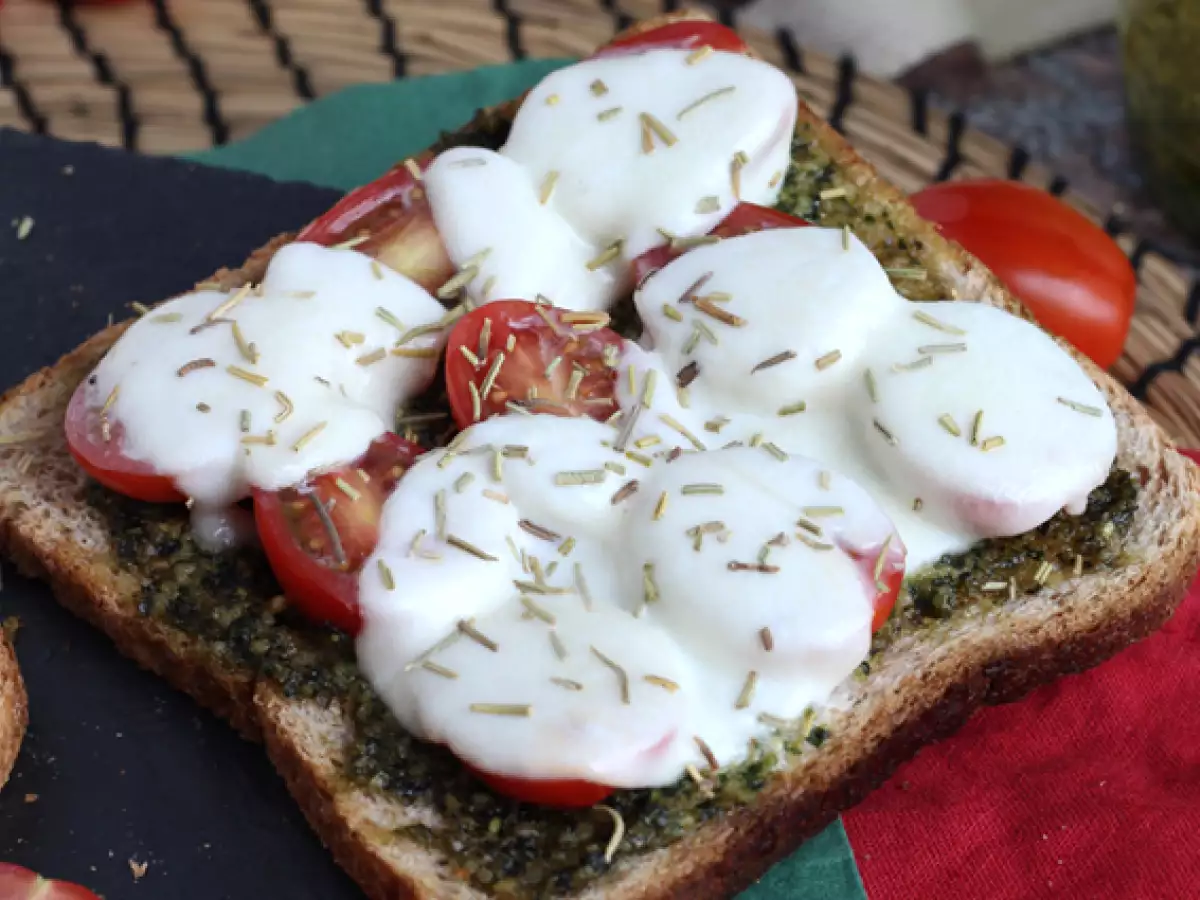 Pesto, Kiraz Domates ve Mozzarellalı Bruschetta - fotoğraf 4