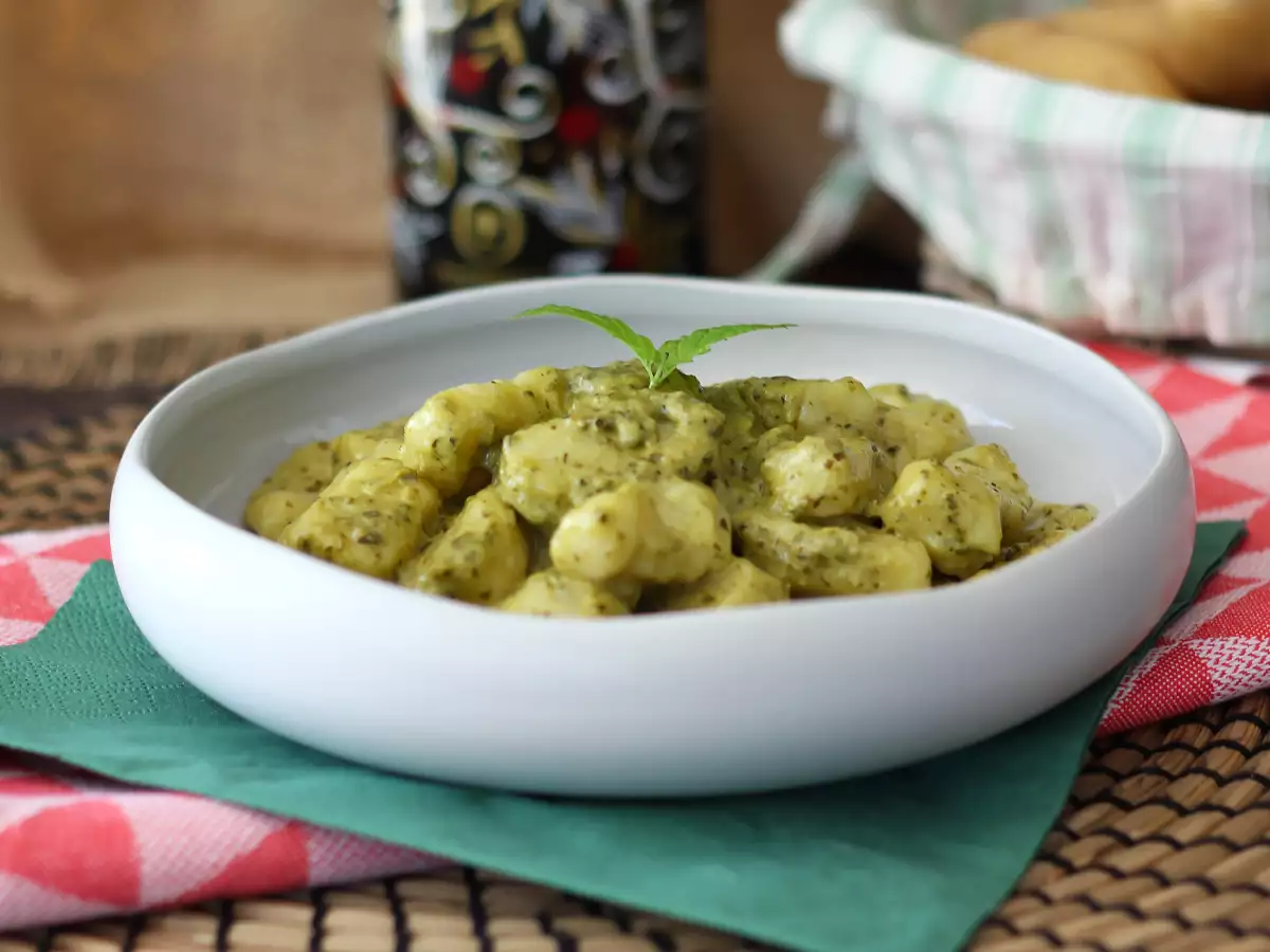Pesto Soslu Ev Yapımı Patates Gnocchi - fotoğraf 4