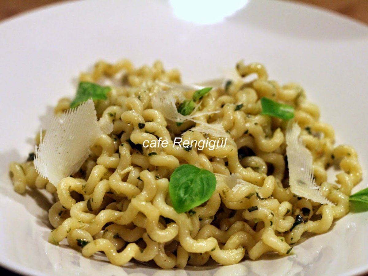 PESTO SOSLU MAKARNA