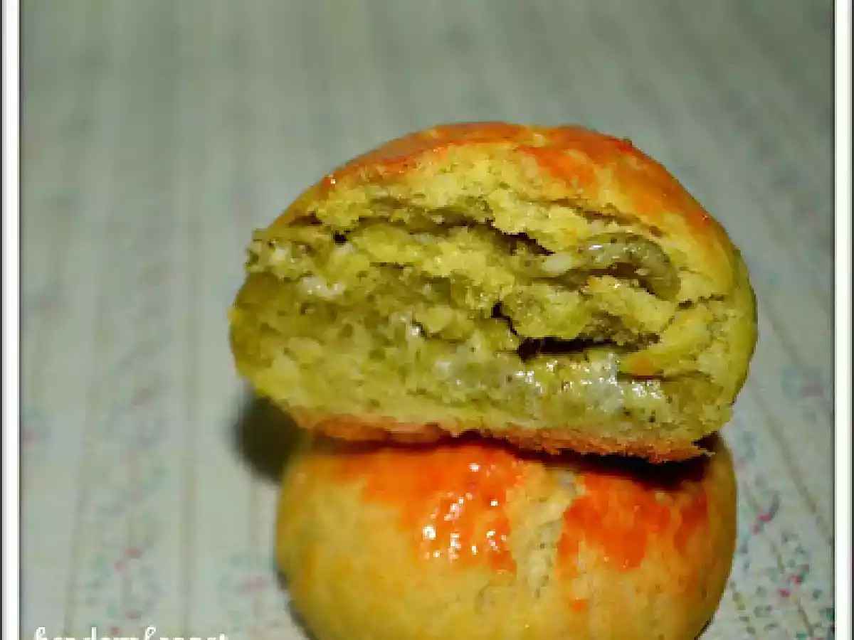 PESTO SOSLU PEYNİRLİ POĞAÇA - fotoğraf 3