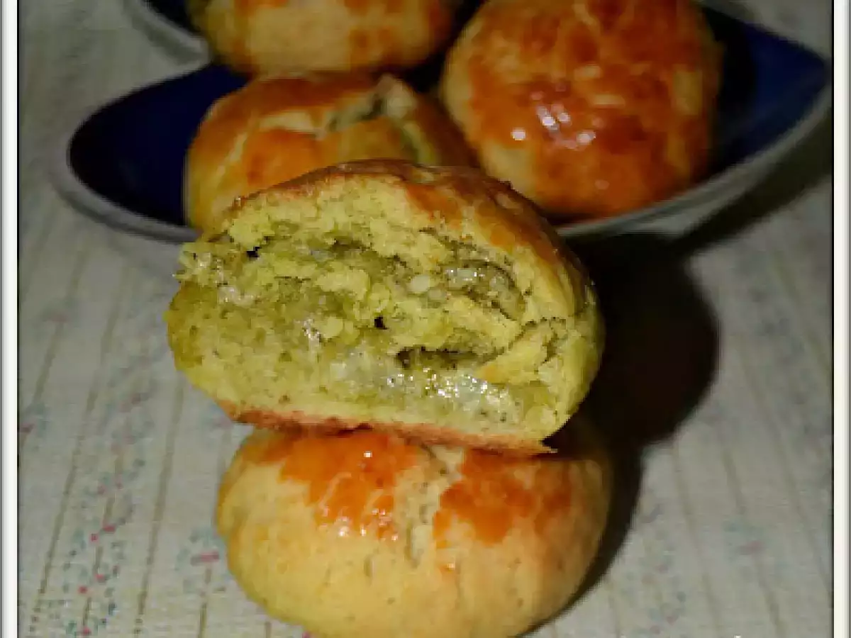 Pesto Soslu Peynirli Poğaça - fotoğraf 2