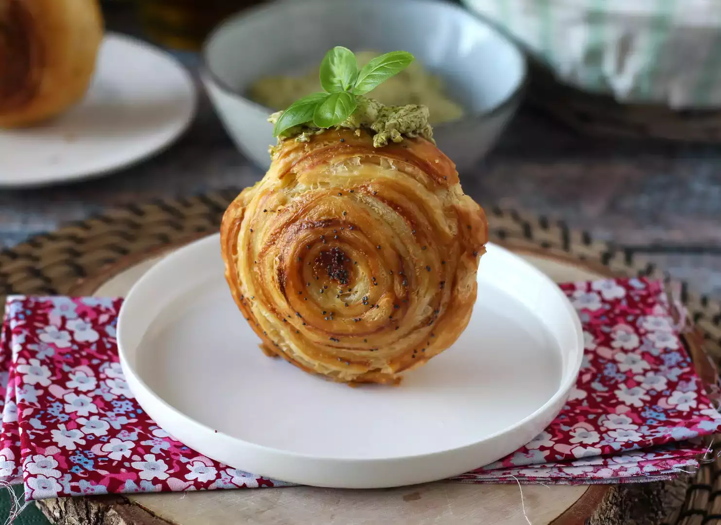 Pesto ve fromage frais ile 4 malzemeli kolay tuzlu new york rulosu