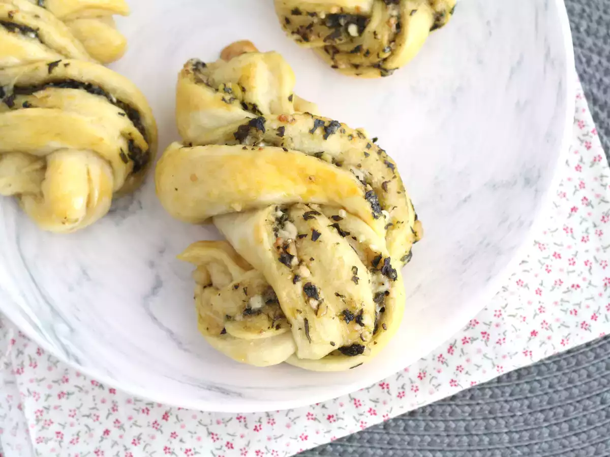 Pestolu örgülü ekmek ruloları - fotoğraf 2