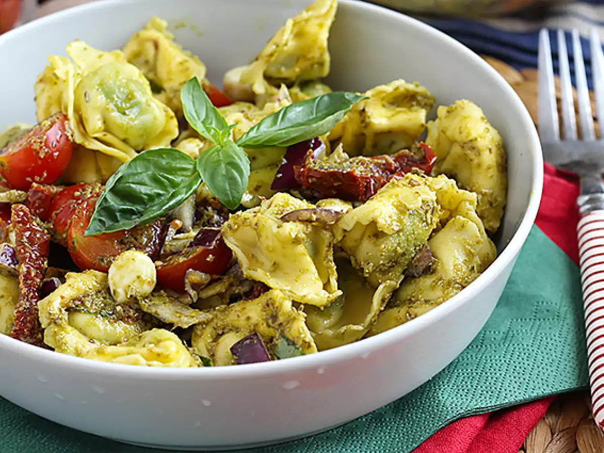 Pestolu tortellini salatası - fotoğraf 2