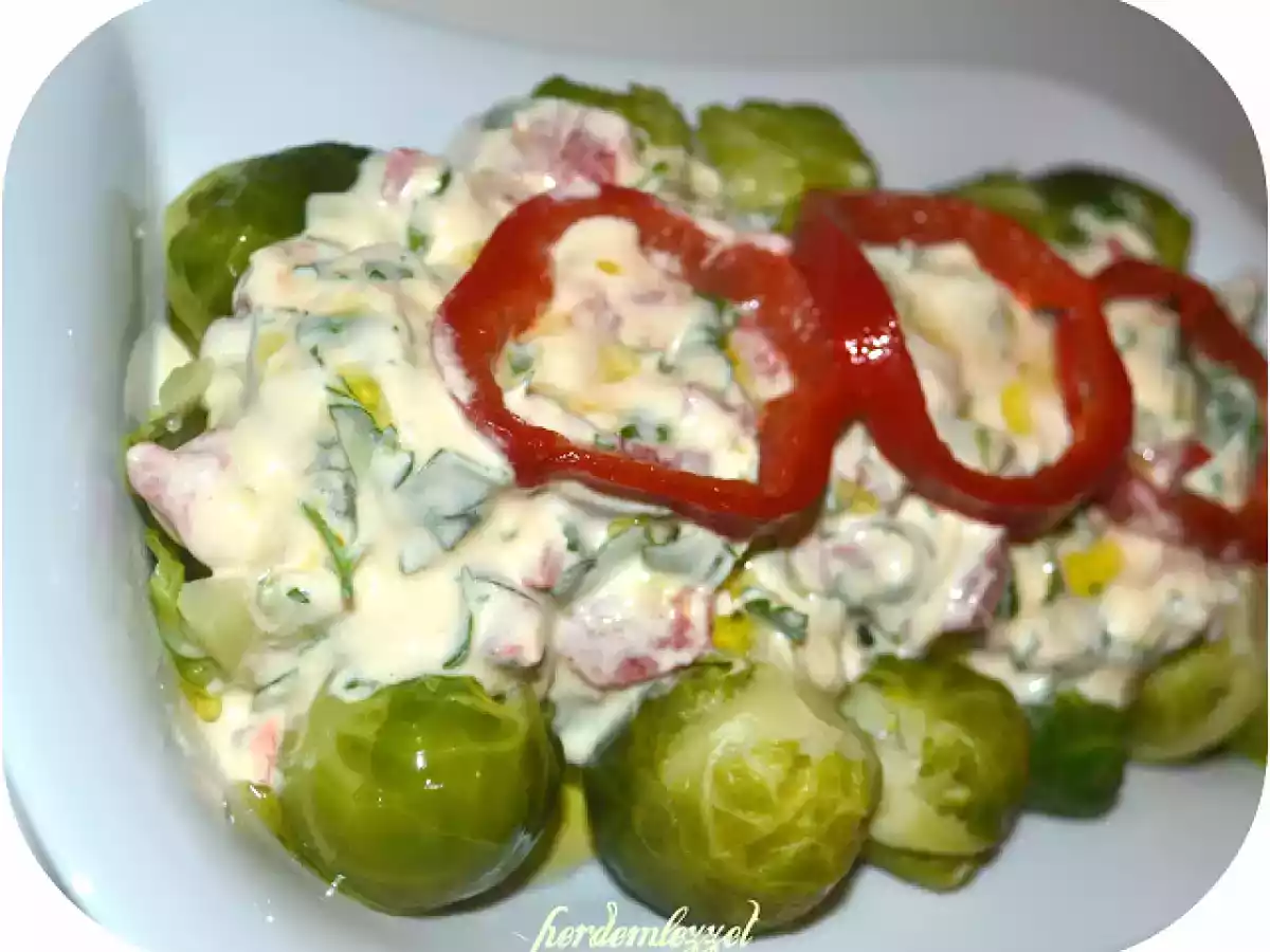 PEYNİR SOSLU BRÜKSEL LAHANASI SALATASI